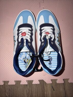 Ground Up Bluey Sneakers; Size: Women's 11